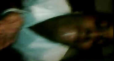 sex gay luffy Adriana Chechik thuyết phục viet69 bạn cùng phòng của mình để đụ.